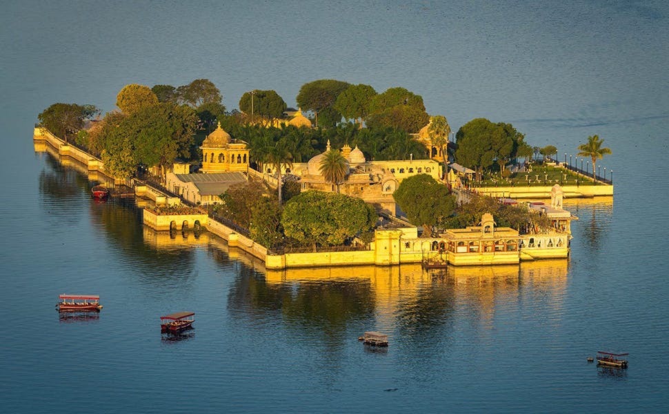 must-visit attractions in Udaipur, India