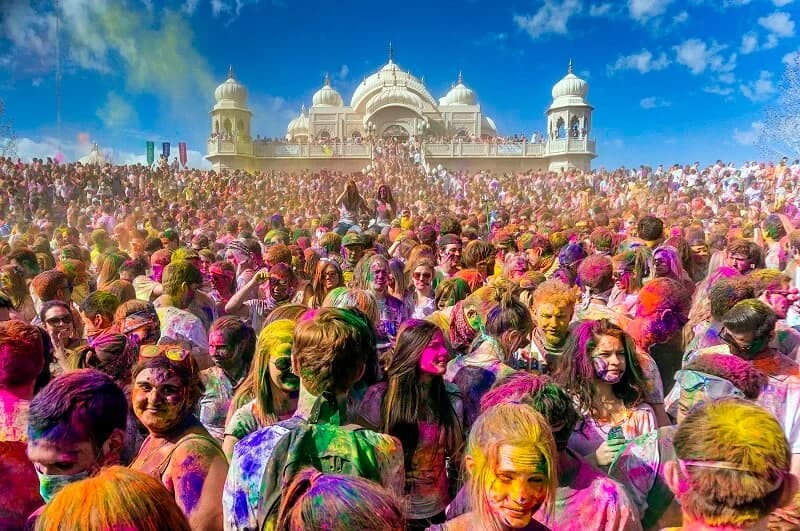 Planning to book flights to India for Holi 2024? Here is a list of the best places to celebrate Holi when flying to India